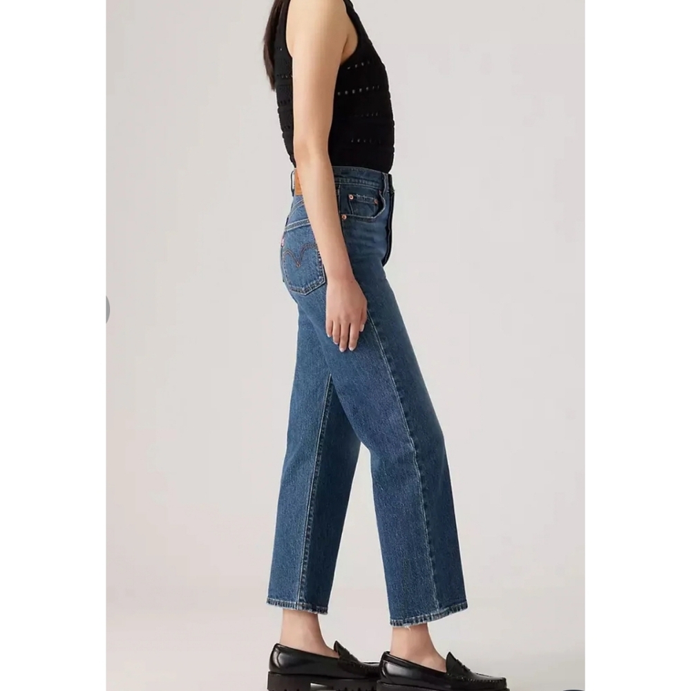 Levi's Women's Mid Blue Straight-Leg Jeans - Picture 2 of 7